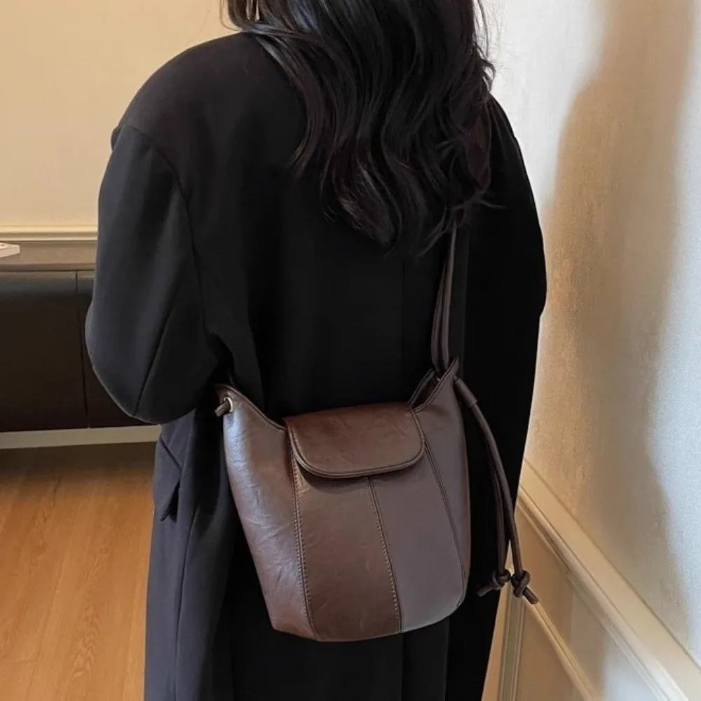 New Design Medium Size PU Bucket Bag Lightweight Durable Large Capacity Shoulder Bag Trendy Functional Crossbody Bag Daily Wear
New Design Medium Size PU Bucket Bag Lightweight Durable Large Capacity Shoulder Bag Trendy Functional Crossbody Bag Daily Wear