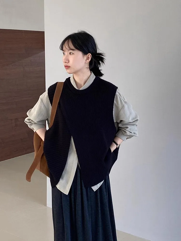 Retro Black Sleeveless Knitted Vest Women's Early Spring Layering Asymmetrical Slit Short Style Top Korean Loose Fit Bright T...
Retro Black Sleeveless Knitted Vest Women's Early Spring Layering Asymmetrical Slit Short Style Top Korean Loose Fit Bright T...