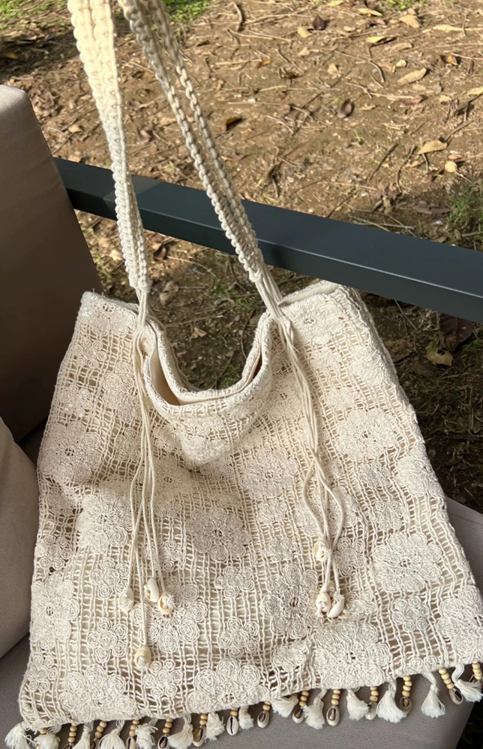 Fashion Niche Design Shoulder Bag Women's Tassel Lace Hollowed Out Woven Versatile Large Bags
Fashion Niche Design Shoulder Bag Women's Tassel Lace Hollowed Out Woven Versatile Large Bags