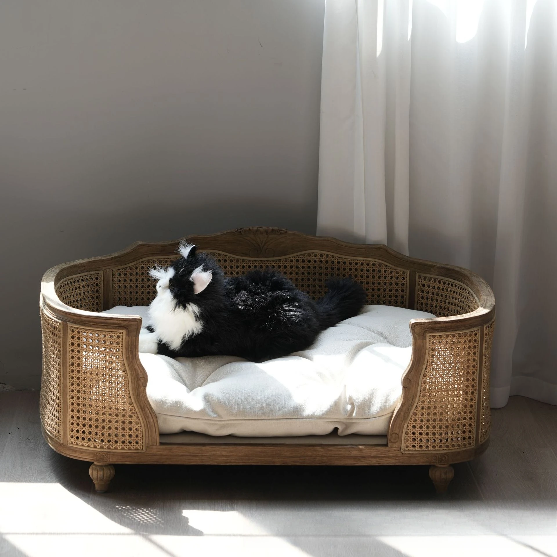 Indoor Solid Wood Pet Shelter Vintage Style Comfortable Nest For Small Pets
Indoor Solid Wood Pet Shelter Vintage Style Comfortable Nest For Small Pets