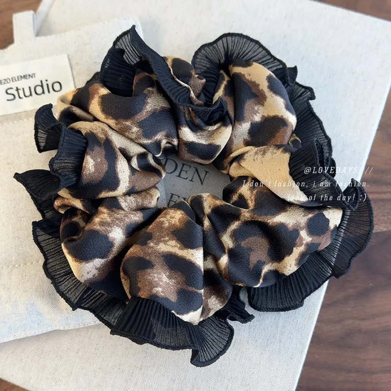 New black lace leopard print large large intestine hair band retro fashion texture headgear high-end hair accessories
New black lace leopard print large large intestine hair band retro fashion texture headgear high-end hair accessories