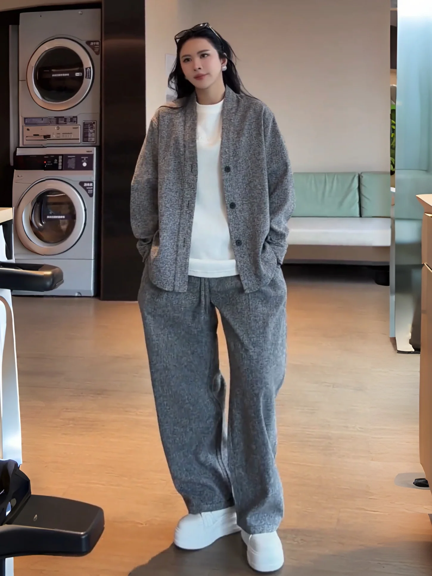 Весенний новый мужской твидовый повседневный костюм-двойка: верхняя одежда с длинными рукавами и длинные брюки из полиэстера, молодежный стиль
Весенний новый мужской твидовый повседневный костюм-двойка: верхняя одежда с длинными рукавами и длинные брюки из полиэстера, молодежный стиль