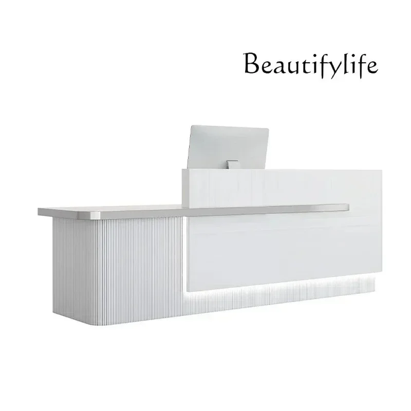 56Banco reception aziendale moderno e minimalista, pagina di cassa con vernice in legno massello color crema vento 
56Banco reception aziendale moderno e minimalista, pagina di cassa con vernice in legno massello color crema vento