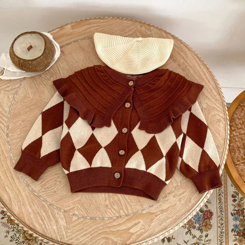 Autumn new baby clothing, 0-3 year old female baby, cute big collar diamond grid knitted sweater jacket
Autumn new baby clothing, 0-3 year old female baby, cute big collar diamond grid knitted sweater jacket