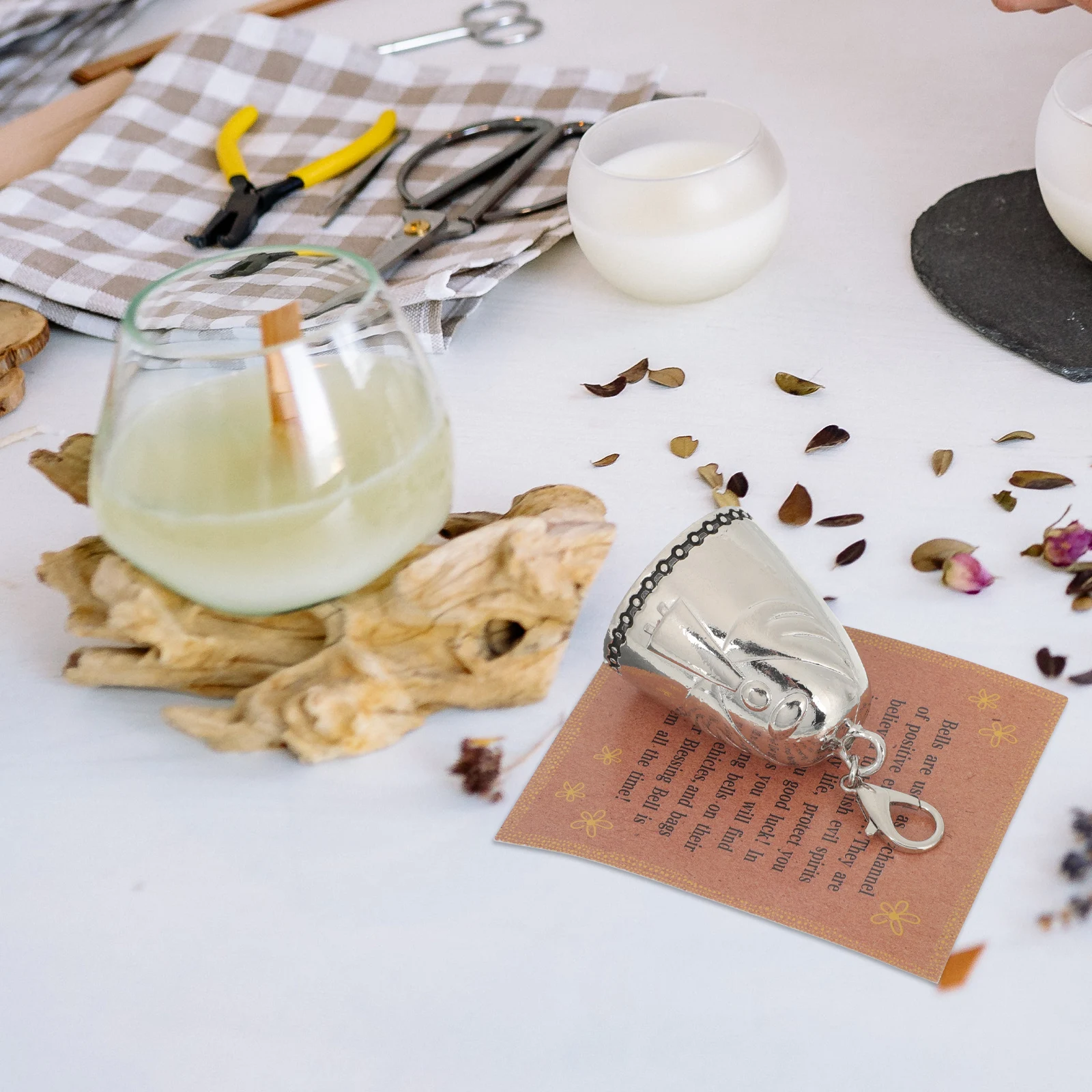 Blessing Bell Metal Card Delicate Gift Decorative Pendant Birthday Friends Gifts Angel Theme Christmas Present
Blessing Bell Metal Card Delicate Gift Decorative Pendant Birthday Friends Gifts Angel Theme Christmas Present