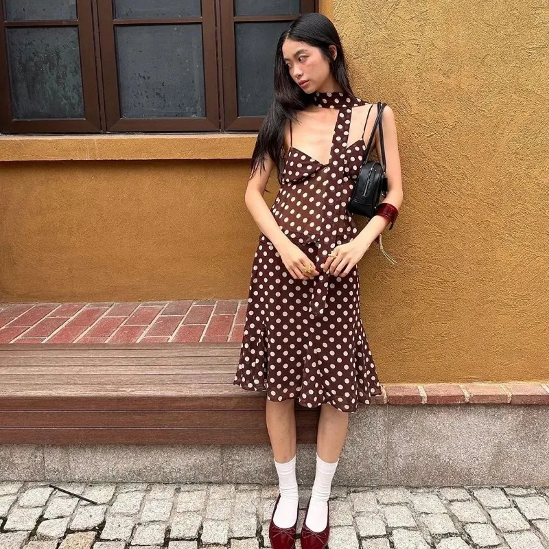Women's Retro Polka Dot Halter Neck Dress Sleeveless Backless Midi A-Line Swing Dress
Women's Retro Polka Dot Halter Neck Dress Sleeveless Backless Midi A-Line Swing Dress