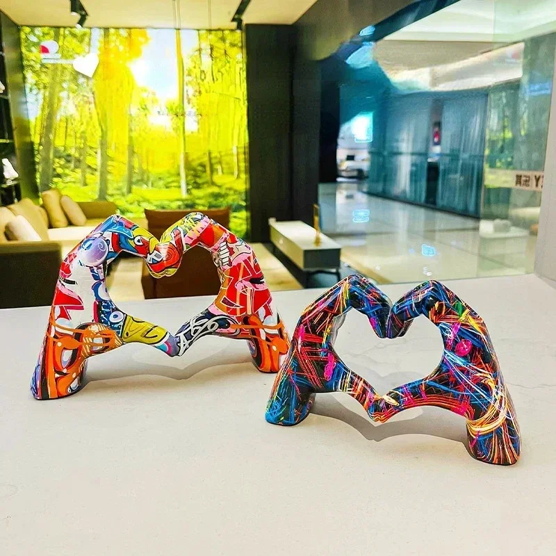 Simple and colorful love gesture ornaments, resin crafts for home living room and office desktop, graffiti love decoration gifts
Simple and colorful love gesture ornaments, resin crafts for home living room and office desktop, graffiti love decoration gifts