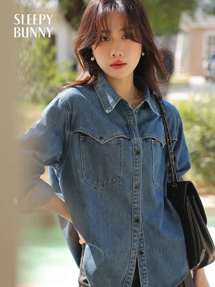 Chic Spring Denim Shirt for Women, Oversized Fit with Stylish Vintage Shoulder Design, Perfect for Layering and Everyday Wear
Chic Spring Denim Shirt for Women, Oversized Fit with Stylish Vintage Shoulder Design, Perfect for Layering and Everyday Wear