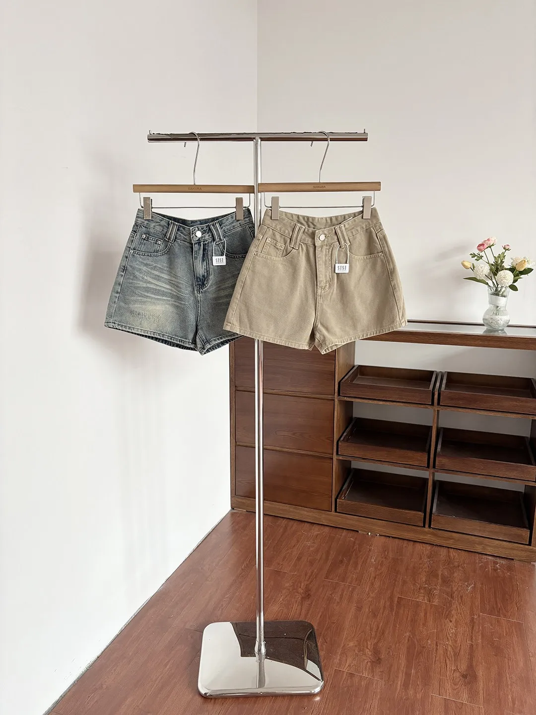 Summer 2026 High Waist American Retro Style Loose Women's Jeans Shorts Casual Wide Leg Hot Pants Polyester Fiber Button Closure
Summer 2026 High Waist American Retro Style Loose Women's Jeans Shorts Casual Wide Leg Hot Pants Polyester Fiber Button Closure
