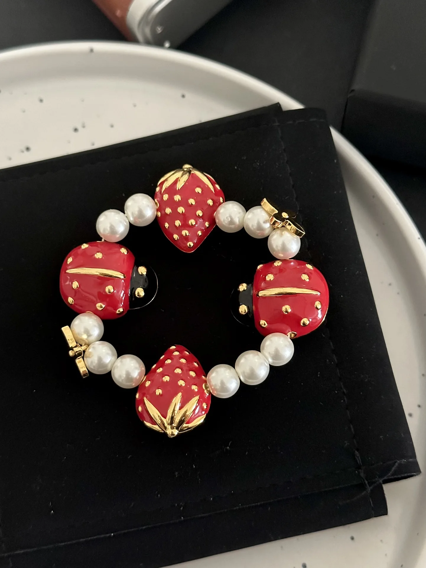 New European and American ancient style personality animal strawberry bracelet
New European and American ancient style personality animal strawberry bracelet