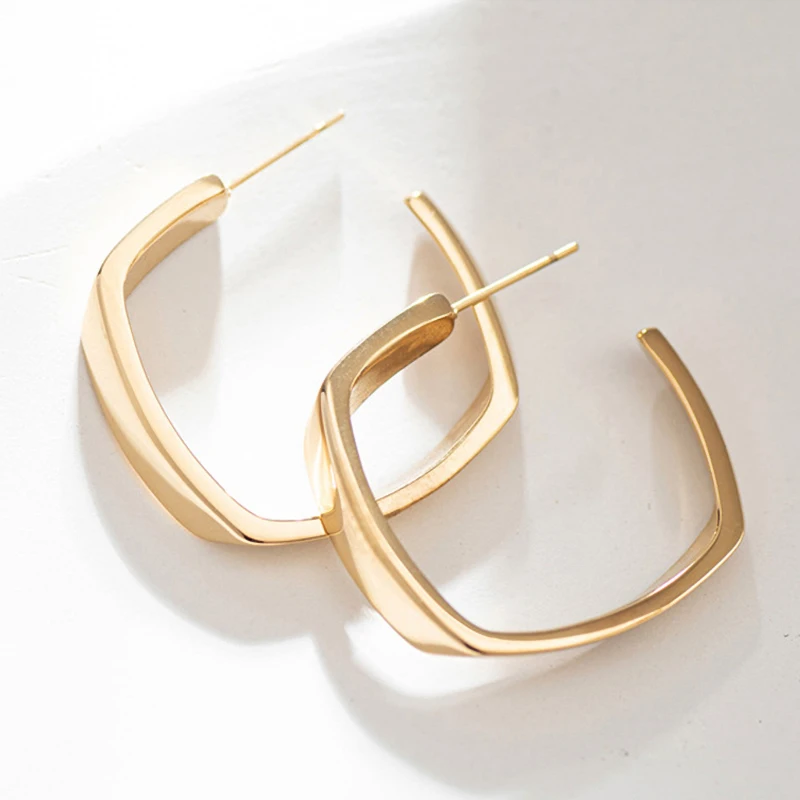 Fashion Classic Luxury High Quality Glossy Irregular Titanium Steel Earring Banquet Women Jewelry Earring 2022
Fashion Classic Luxury High Quality Glossy Irregular Titanium Steel Earring Banquet Women Jewelry Earring 2022