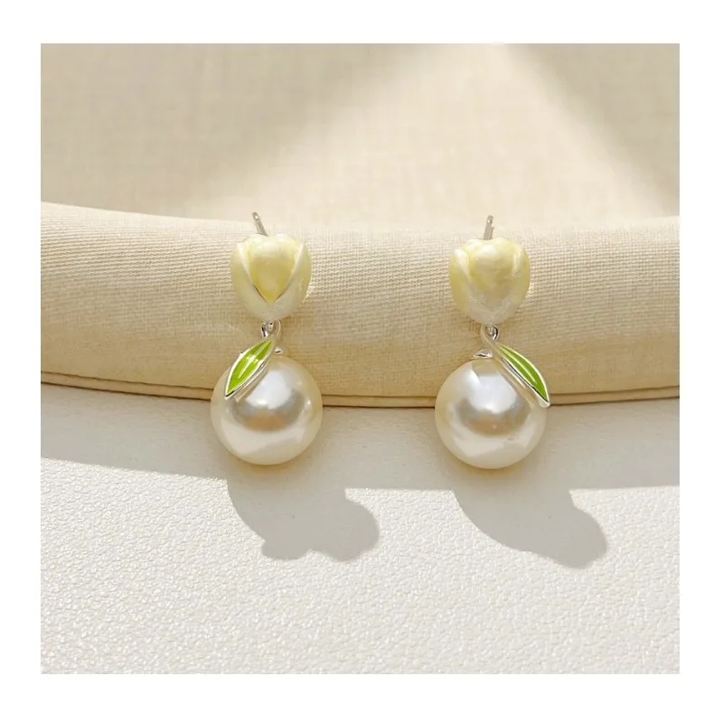 Premium Tulip Stud Earrings Pearl Pendant Versatile Simple Fashion Sweet Earrings
Premium Tulip Stud Earrings Pearl Pendant Versatile Simple Fashion Sweet Earrings