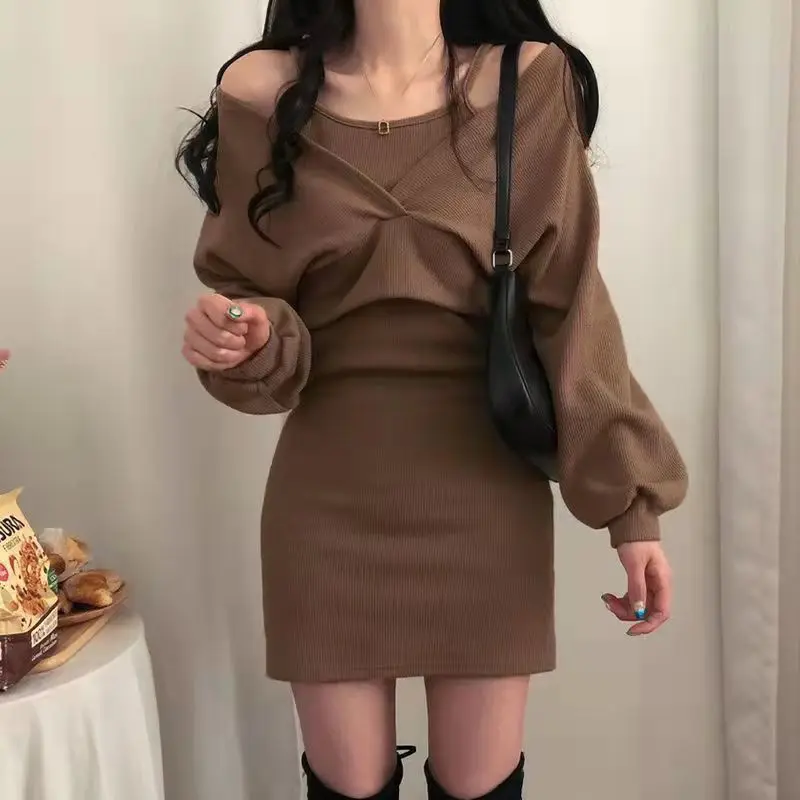 Sweet Hot Girl Suit Women's Autumn/Winter Strap Short Dress Long-sleevedv-neck T-shirt Two-piece Set Fashion Female Clothes
Sweet Hot Girl Suit Women's Autumn/Winter Strap Short Dress Long-sleevedv-neck T-shirt Two-piece Set Fashion Female Clothes