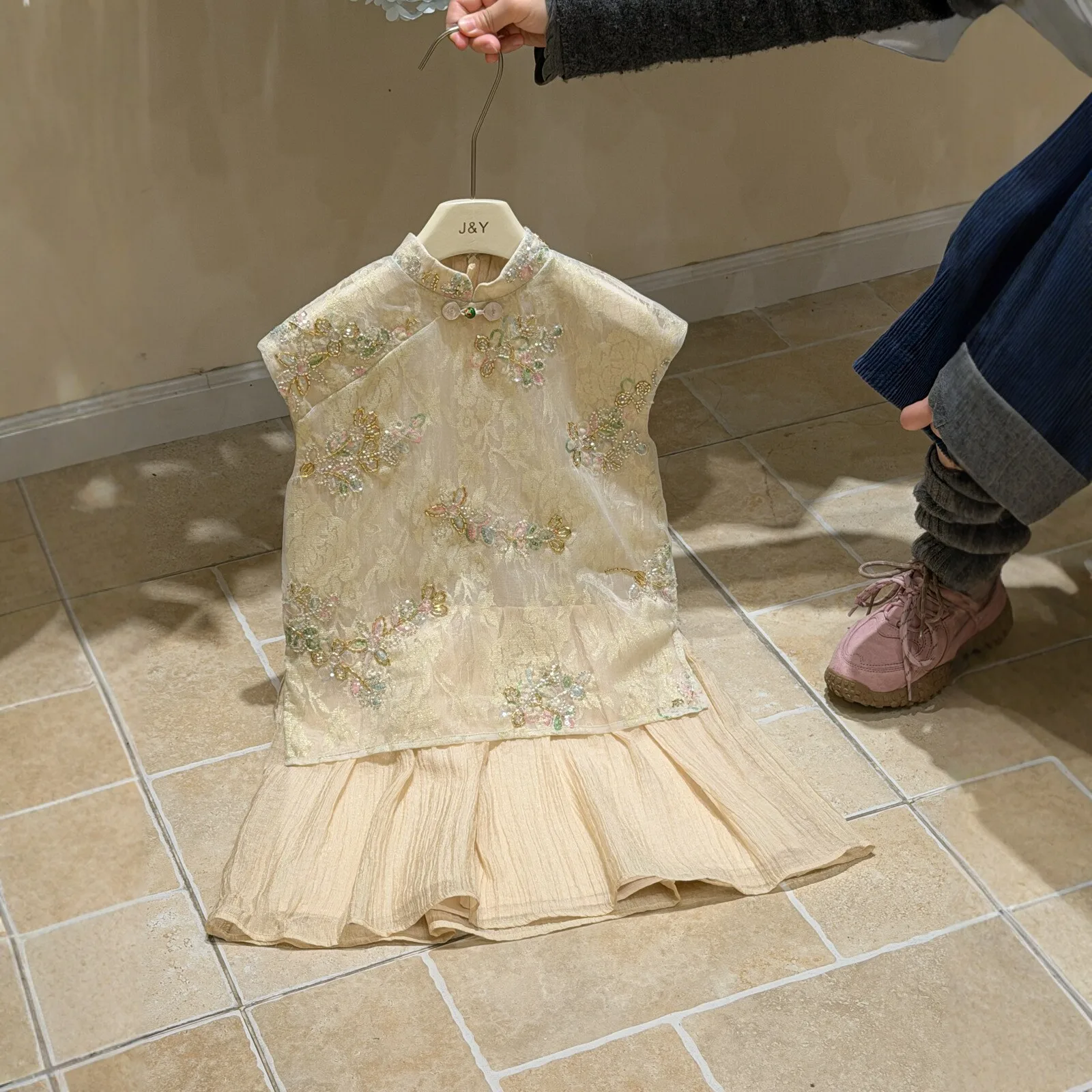 2026 Summer New Girl's New Chinese Pearl Flower Embroidered Dress Princess Style Children's Cheongsam Dress
2026 Summer New Girl's New Chinese Pearl Flower Embroidered Dress Princess Style Children's Cheongsam Dress
