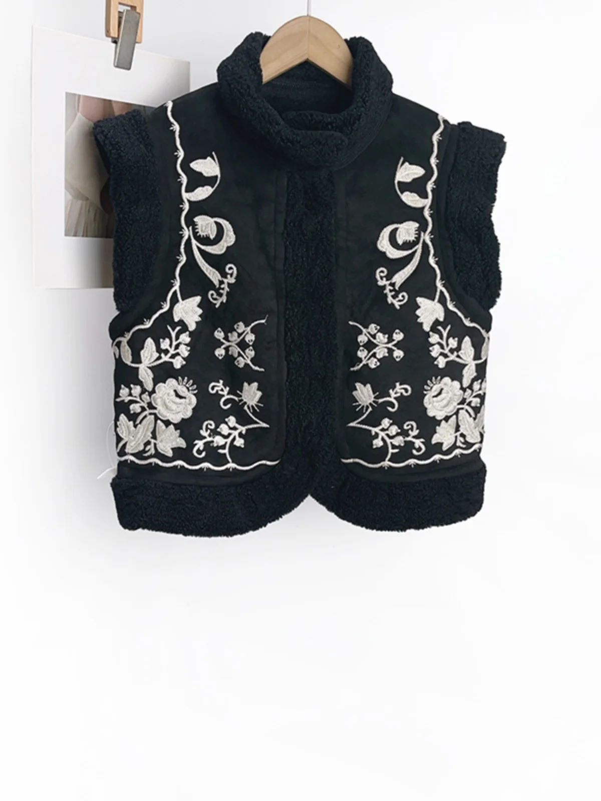 2024 Autumn Winter Thiened ort Embroidered Artificial Fur Vest Women's Double-Sided Wearable Stand Collar Jaet
2024 Autumn Winter Thiened ort Embroidered Artificial Fur Vest Women's Double-Sided Wearable Stand Collar Jaet