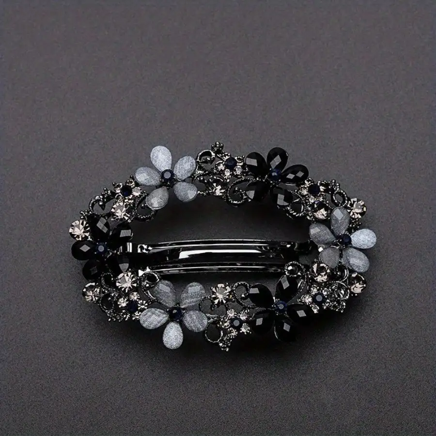 Vintage Alloy Flower Hairpin With Blue And White Gemstones - Stylish Round Hollow Design For A Stylish Bun
Vintage Alloy Flower Hairpin With Blue And White Gemstones - Stylish Round Hollow Design For A Stylish Bun