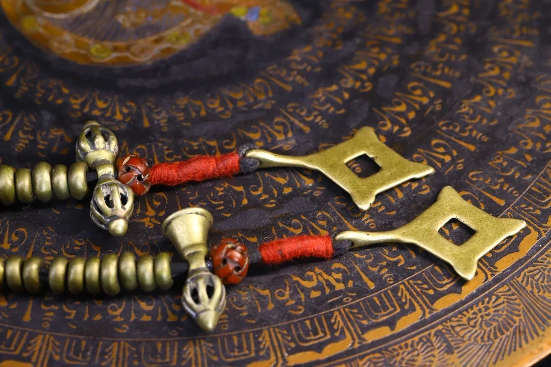 6"Tibetan Temple Collection Old Bronze wear and tear Buddha bead Bracelet Buddhist Counter Pendant Amulet Dharma Town house
6"Tibetan Temple Collection Old Bronze wear and tear Buddha bead Bracelet Buddhist Counter Pendant Amulet Dharma Town house