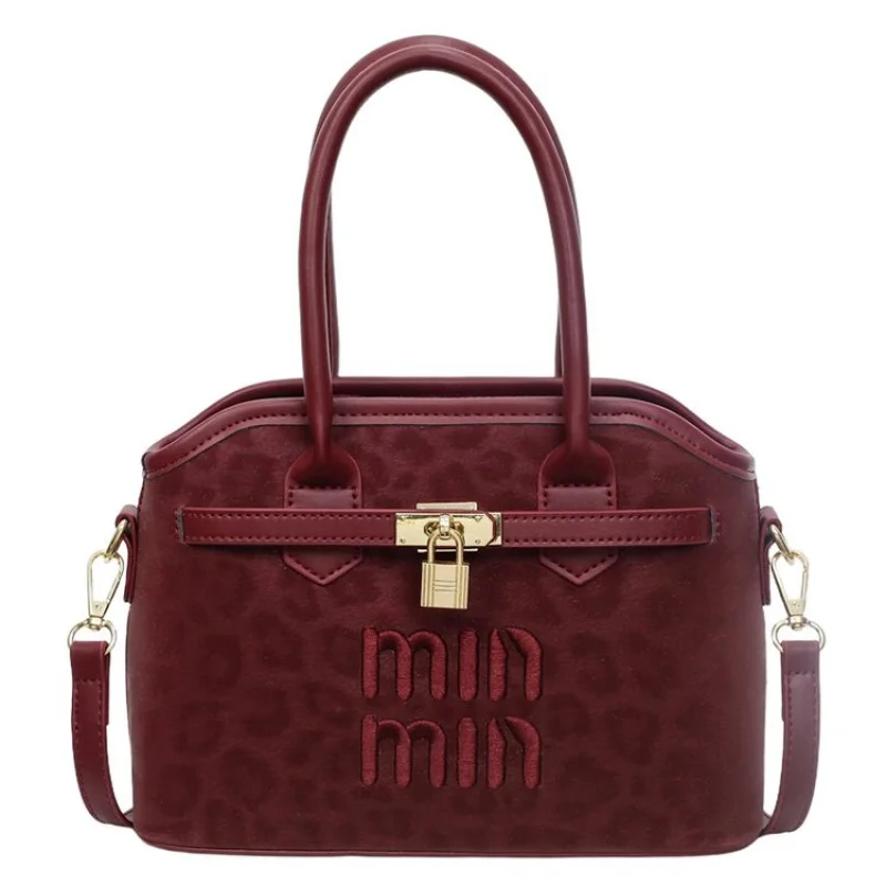 Ladies Tote Bag Made Of Fine Leather Featuring Trendy Paris Casual Daily Look
Ladies Tote Bag Made Of Fine Leather Featuring Trendy Paris Casual Daily Look