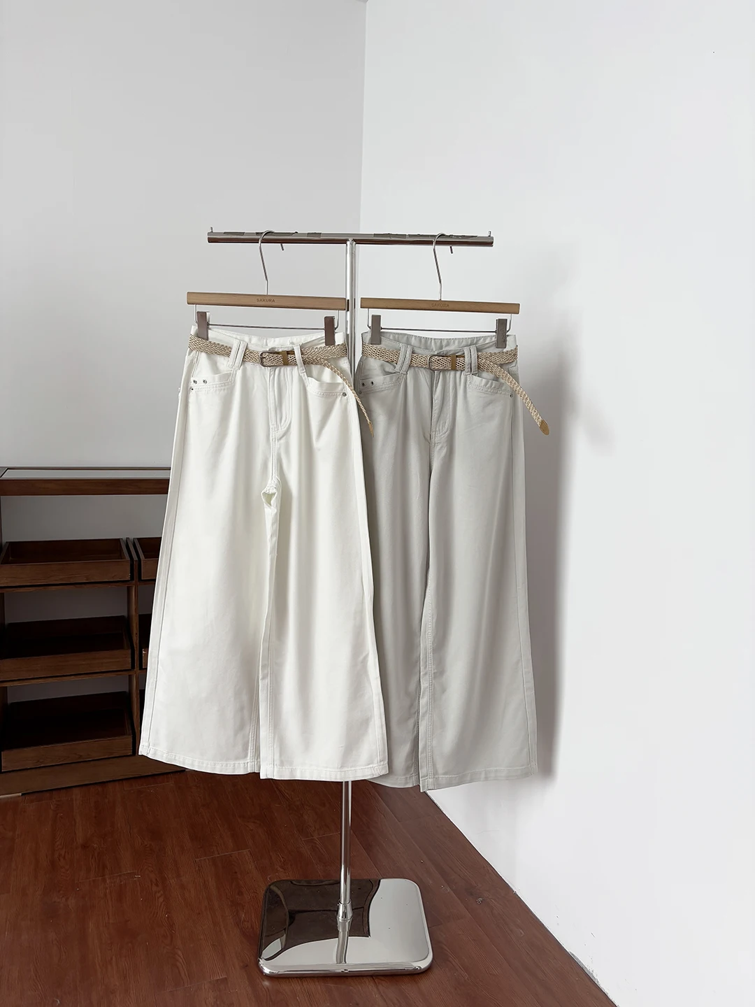 High Waist Slim Fit Wide Leg Jeans Women's Pure Color Casual Loose Summer New Style Korean Version Fashionable Denim Pants
High Waist Slim Fit Wide Leg Jeans Women's Pure Color Casual Loose Summer New Style Korean Version Fashionable Denim Pants