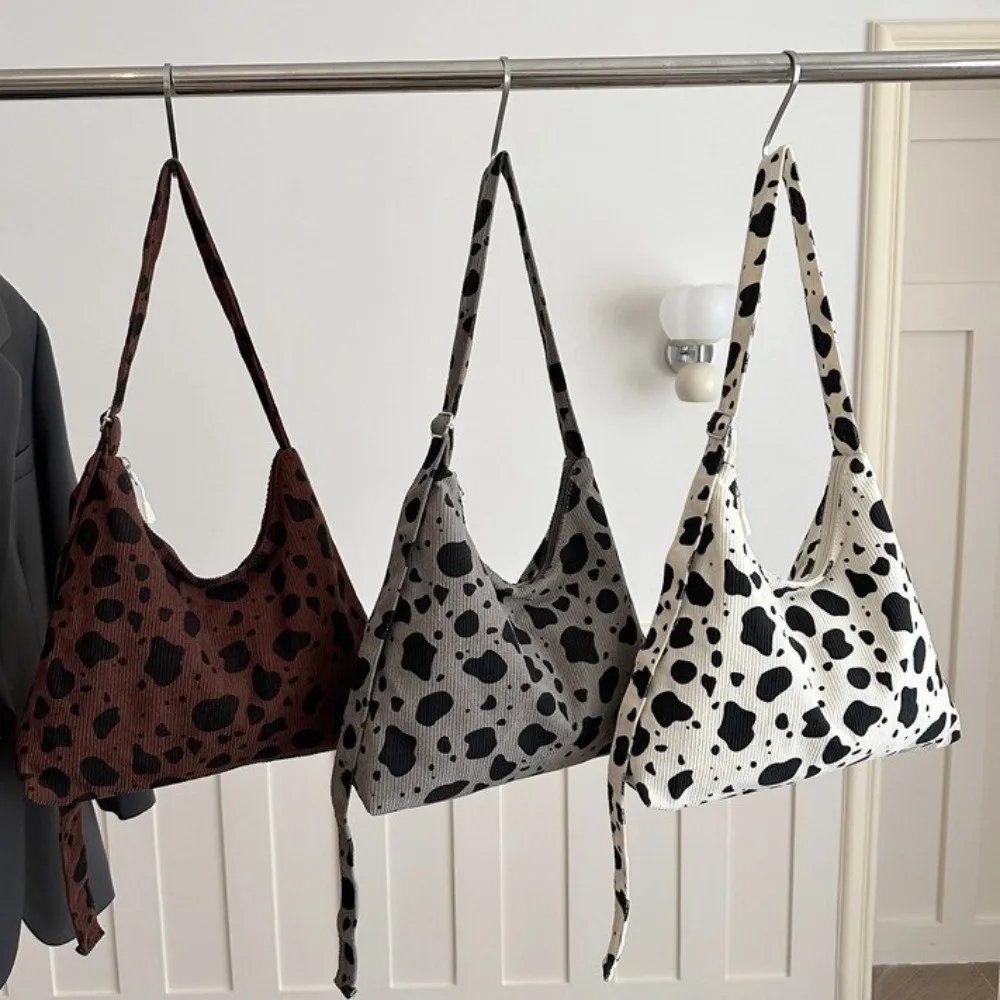New Design Cow Print Shoulder Bag Large Capacity Retro Style Leopard Print Crossbody Bag Double-sided Adjustable Strap
New Design Cow Print Shoulder Bag Large Capacity Retro Style Leopard Print Crossbody Bag Double-sided Adjustable Strap