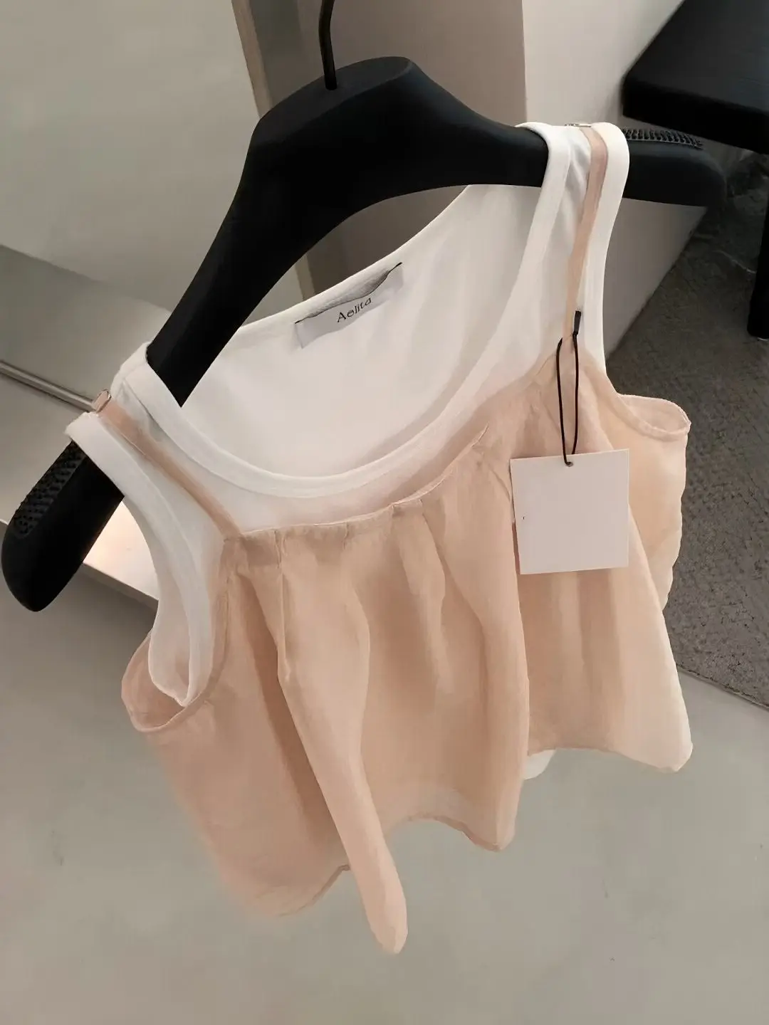Summer Chic White Vest Top Women's Fashion Set Breathable Tie-Band Button-Down Layering Inner Wear Casual Work Outfit
Summer Chic White Vest Top Women's Fashion Set Breathable Tie-Band Button-Down Layering Inner Wear Casual Work Outfit