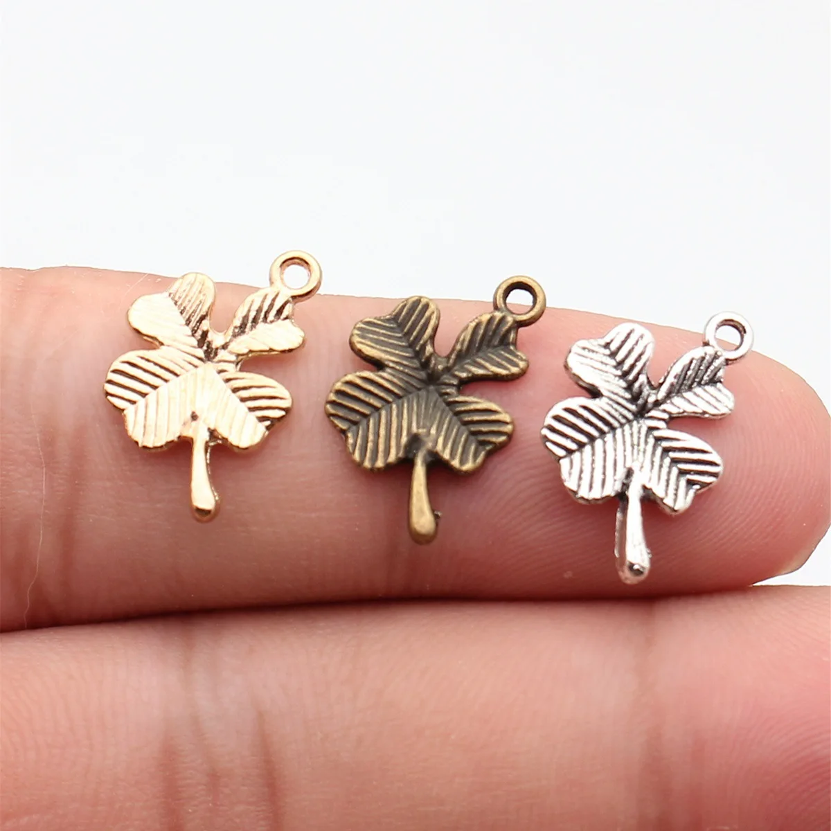 WYSIWYG 20pcs 11x15mm 3 Colors Antique Bronze Color Antique Silver Color KC Gold Color Four Leaf Clover Charms
WYSIWYG 20pcs 11x15mm 3 Colors Antique Bronze Color Antique Silver Color KC Gold Color Four Leaf Clover Charms