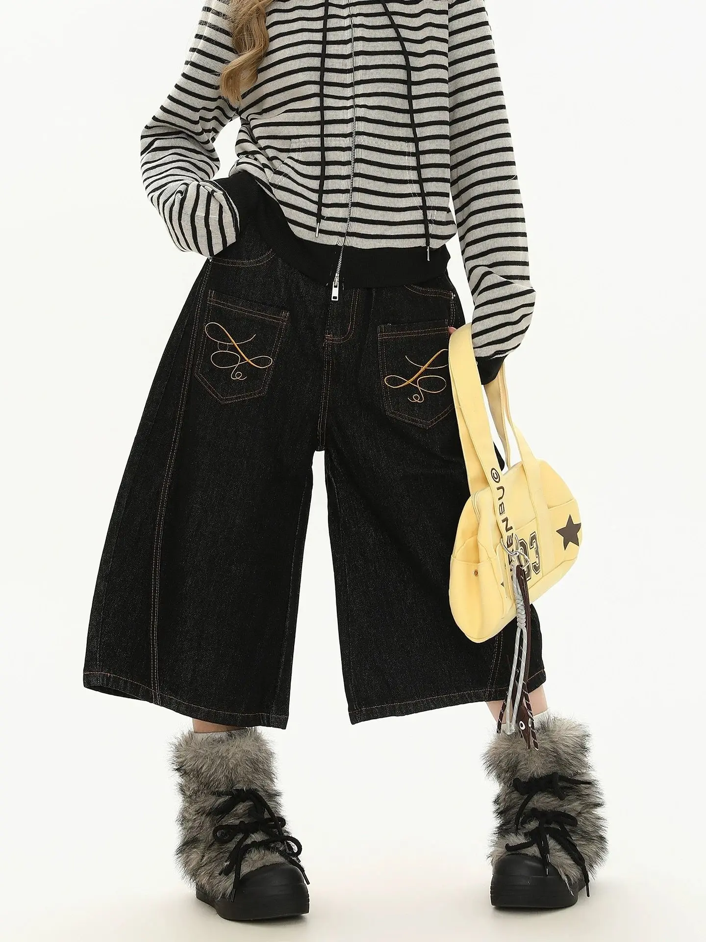 Y2K Design Sense Curved Knife Seven Quarter Jeans High Waisted Wide Leg Shorts Retro American Summer for Women
Y2K Design Sense Curved Knife Seven Quarter Jeans High Waisted Wide Leg Shorts Retro American Summer for Women