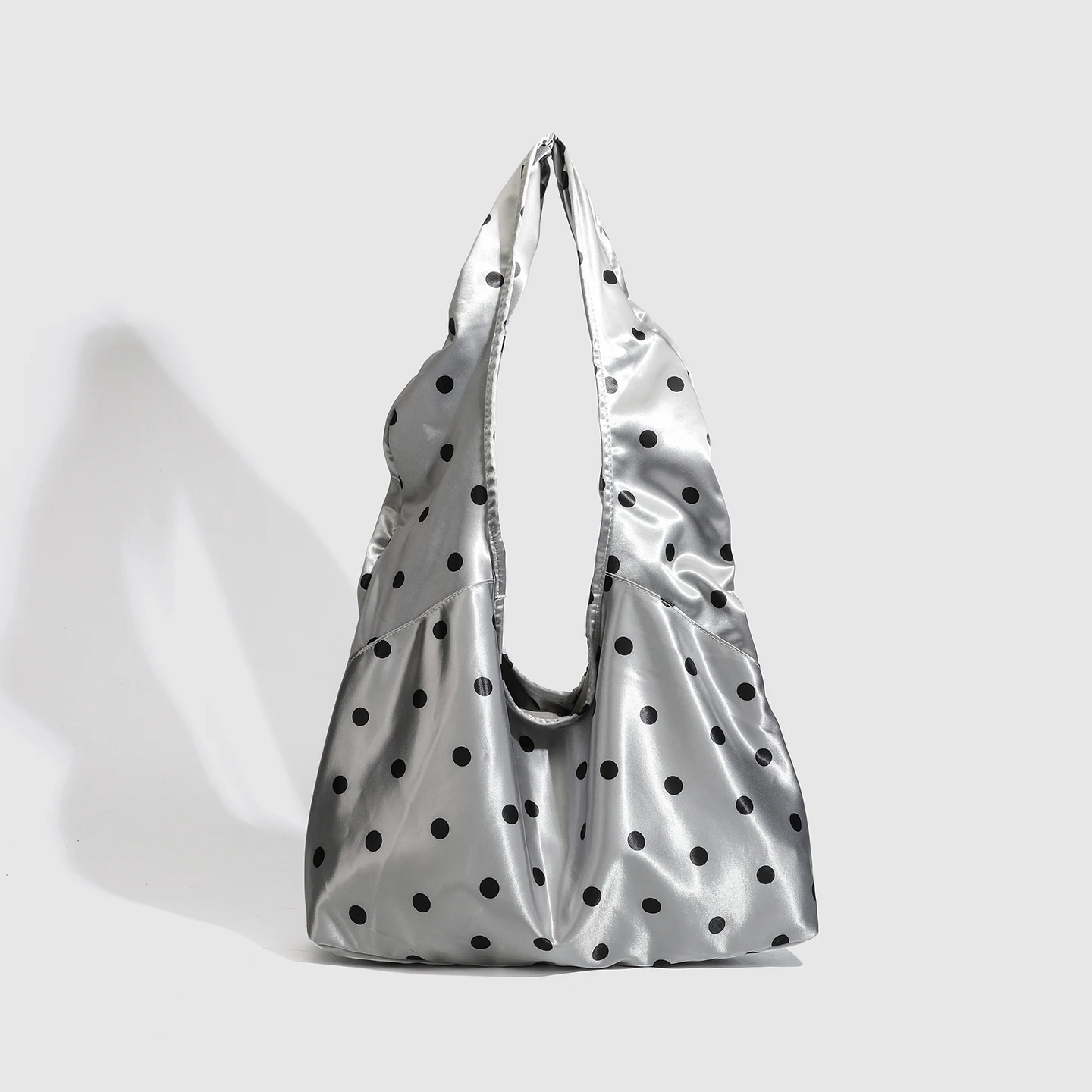 Cute girl versatile new Korean design Sle polka dot satin handbag retro small multi-functional commuter shoulder bag daily match
Cute girl versatile new Korean design Sle polka dot satin handbag retro small multi-functional commuter shoulder bag daily match