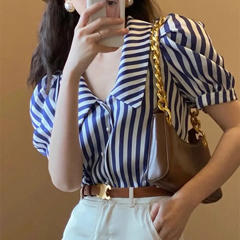 French Office Lady Striped Blouse Summer Cute Doll Collar Lapel Shirts Classic Turn-down Collar Puff Sleeve Button Up Top Summer
French Office Lady Striped Blouse Summer Cute Doll Collar Lapel Shirts Classic Turn-down Collar Puff Sleeve Button Up Top Summer