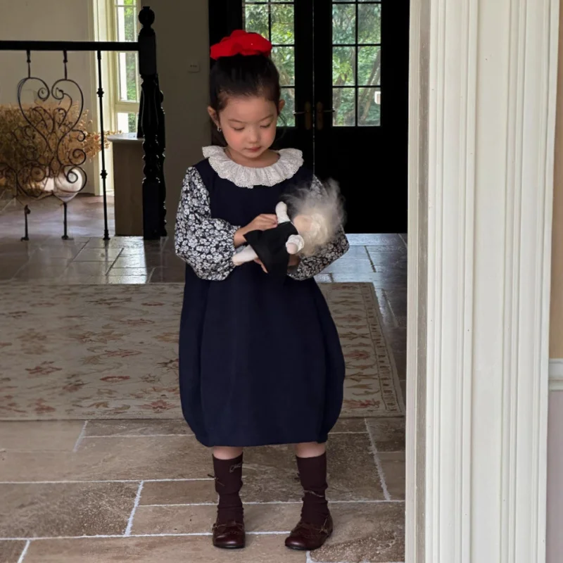 Young Girls2025New Autumn Sweet and Stylish Lace Retro Dress Children's Two-Piece Set
Young Girls2025New Autumn Sweet and Stylish Lace Retro Dress Children's Two-Piece Set