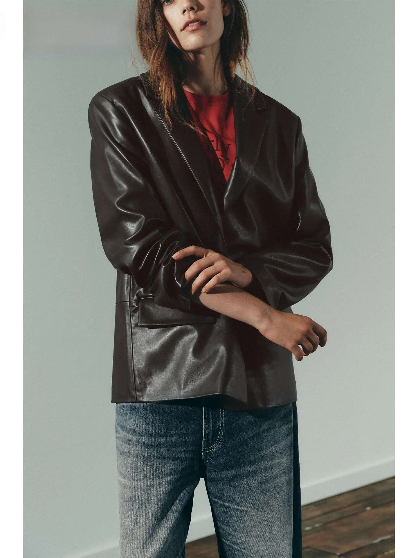 ZAPRHA модный кожаный повседневный костюм с прямыми штанинами, женский костюм Jaet, осень 2022, длинное повседневное женское пальто Sve
ZAPRHA модный кожаный повседневный костюм с прямыми штанинами, женский костюм Jaet, осень 2022, длинное повседневное женское пальто Sve