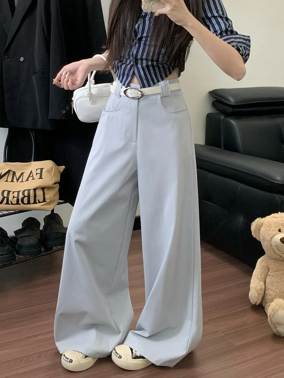 Simple Wide Leg Loose Casual Pants Women's Summer 2026 New Floor Length Drapey High Waist Lazy Suit Pants Commute Style
Simple Wide Leg Loose Casual Pants Women's Summer 2026 New Floor Length Drapey High Waist Lazy Suit Pants Commute Style