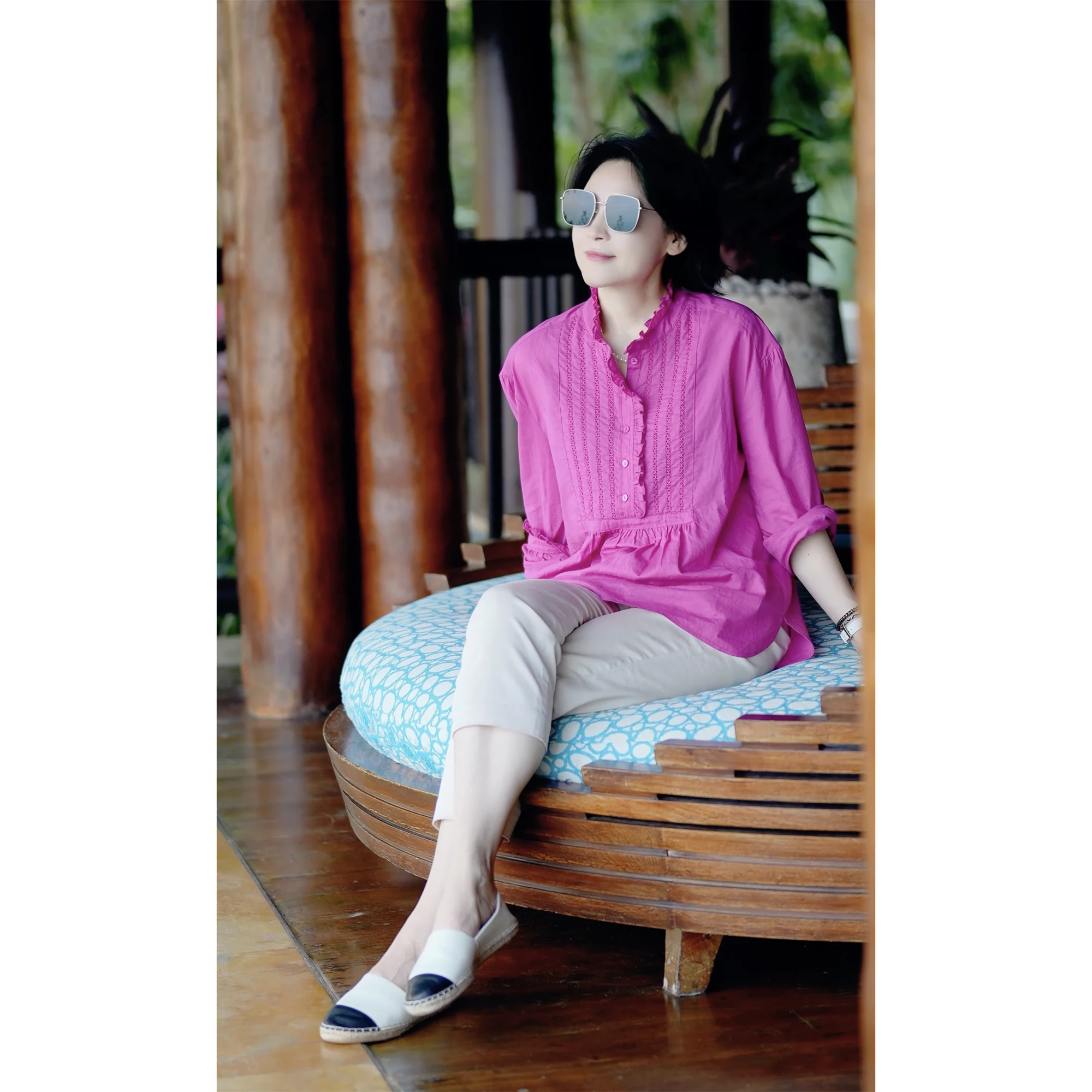 Весенне-летняя хлопковая рубашка из 100% чесаного хлопка с ажурным кружевом и дизайном «деревянные ушки», оригинальный дизайн, прямой крой.
Весенне-летняя хлопковая рубашка из 100% чесаного хлопка с ажурным кружевом и дизайном «деревянные ушки», оригинальный дизайн, прямой крой.