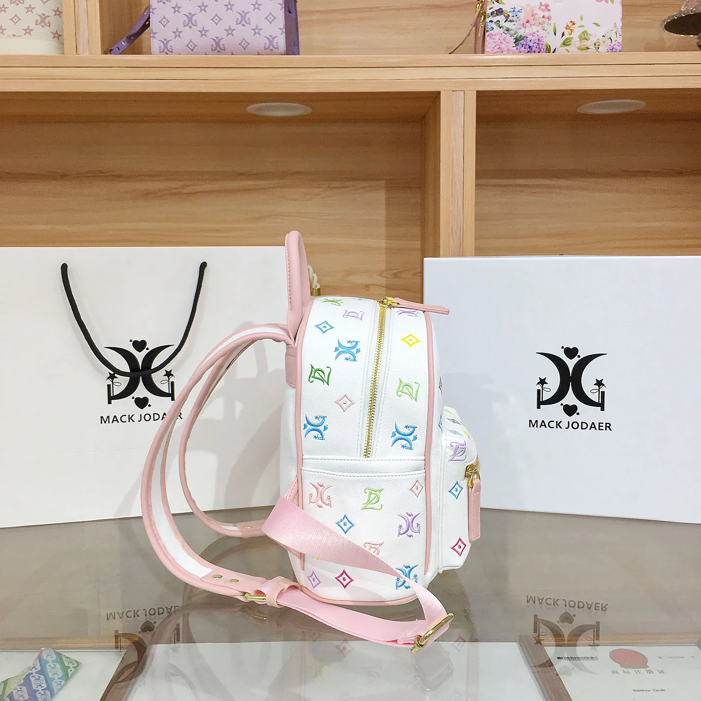 Unique Elegant Designer Diaper Bag For Women Vintage Minimalist Leather Large Capacity Luxury Fashion Tote Bag
Unique Elegant Designer Diaper Bag For Women Vintage Minimalist Leather Large Capacity Luxury Fashion Tote Bag