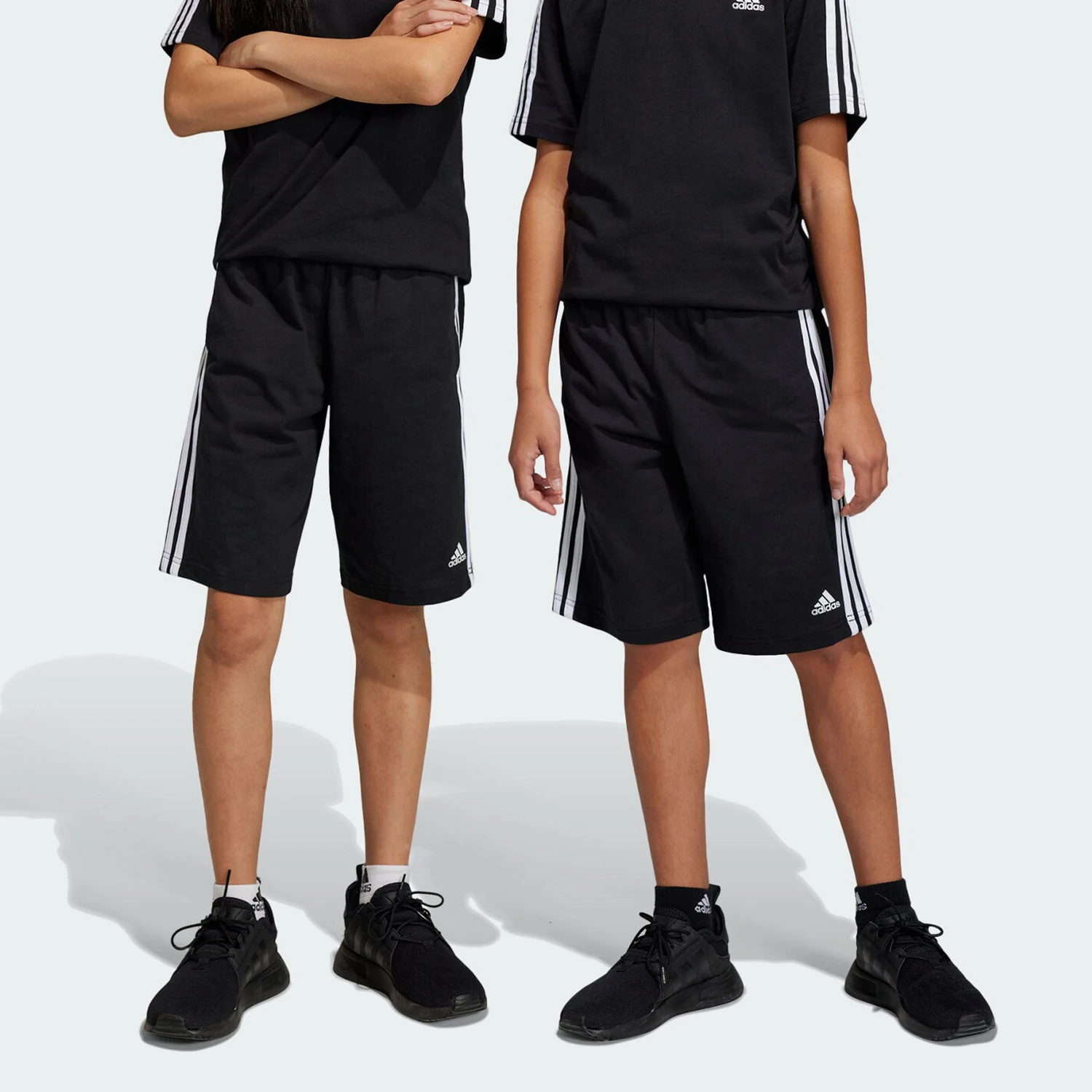 Новые классические спортивные прямые трикотажные шорты Adidas Authentic для детей HY4714
Новые классические спортивные прямые трикотажные шорты Adidas Authentic для детей HY4714