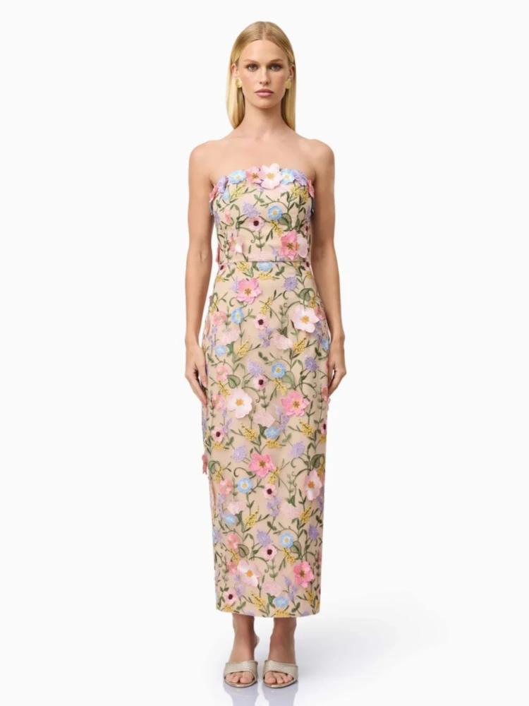 Sexy Strapless Embroidery Floral Long Dress Women Colorful Flower Appliques Sleeveless Slim Dresses Evening Party Gowns
Sexy Strapless Embroidery Floral Long Dress Women Colorful Flower Appliques Sleeveless Slim Dresses Evening Party Gowns