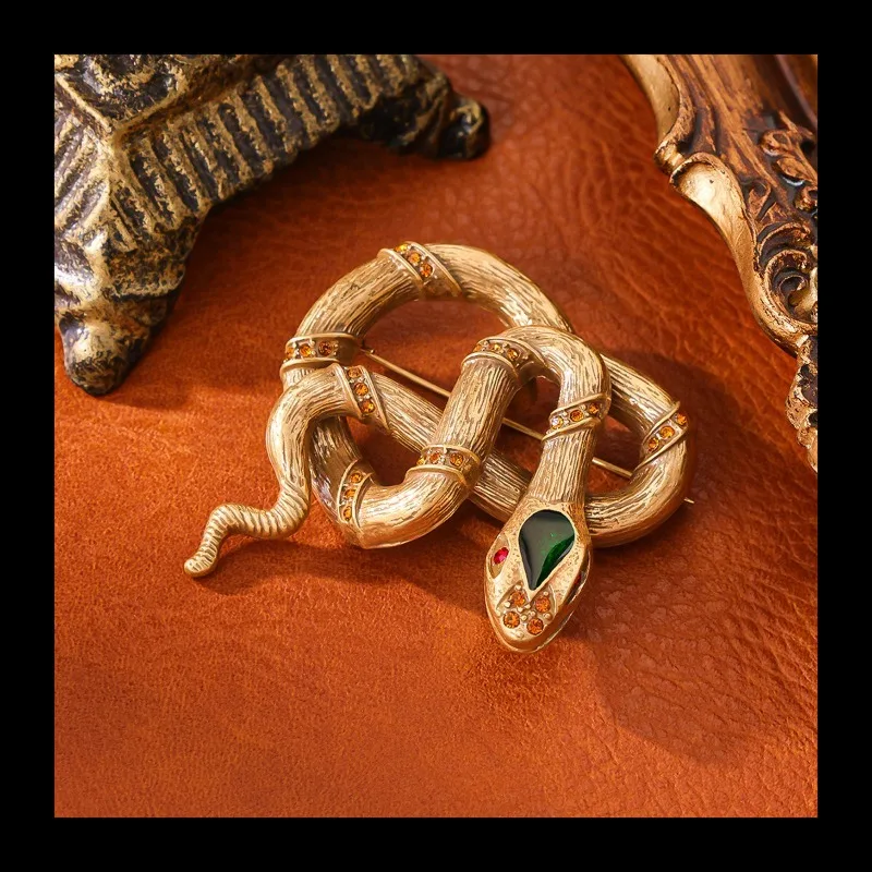 Брошь Spirit Snake Micro Diamond: Винтажная, позолоченная, в стиле Heavy Industry, элегантная, для платья, с зодиакальным мотивом
Брошь Spirit Snake Micro Diamond: Винтажная, позолоченная, в стиле Heavy Industry, элегантная, для платья, с зодиакальным мотивом