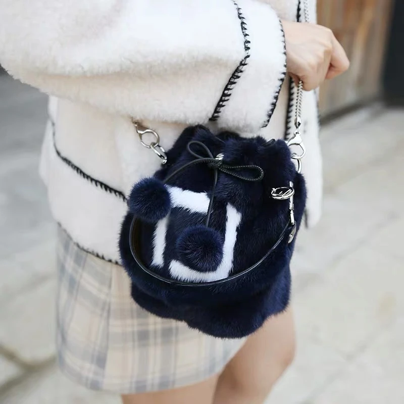 Fashion Women's Fur Bag High Quality Natural Mink Fur Round Bucket Bag Drawstring Closed Winter Shoulder Fur Bag
Fashion Women's Fur Bag High Quality Natural Mink Fur Round Bucket Bag Drawstring Closed Winter Shoulder Fur Bag