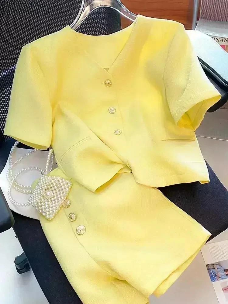 V Neck Short Sleeved Tweed Jacket 2 Piece Sets Womens Outfits Wide Leg Yellow Shorts Femme Casual Crop Coat Preppy Shirts 2025
V Neck Short Sleeved Tweed Jacket 2 Piece Sets Womens Outfits Wide Leg Yellow Shorts Femme Casual Crop Coat Preppy Shirts 2025