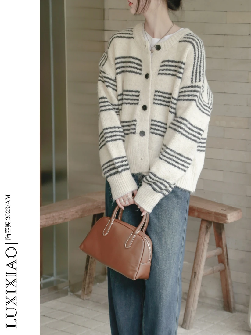 LUXIXIAO женское трикотажное пальто на одной пуговице, свободная круглая осенне-зимняя верхняя одежда, теплая полосатая одежда для поездок на работу
LUXIXIAO женское трикотажное пальто на одной пуговице, свободная круглая осенне-зимняя верхняя одежда, теплая полосатая одежда для поездок на работу