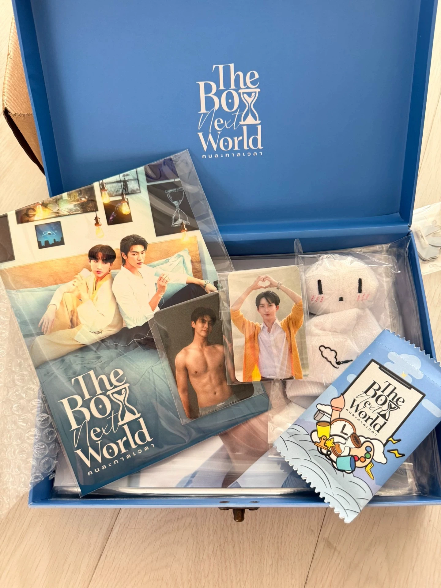 2025 Thai drama Love In The Air Boss noeul Bossnoeul Boss Chaikamon The Boy Next World Box Set A
2025 Thai drama Love In The Air Boss noeul Bossnoeul Boss Chaikamon The Boy Next World Box Set A