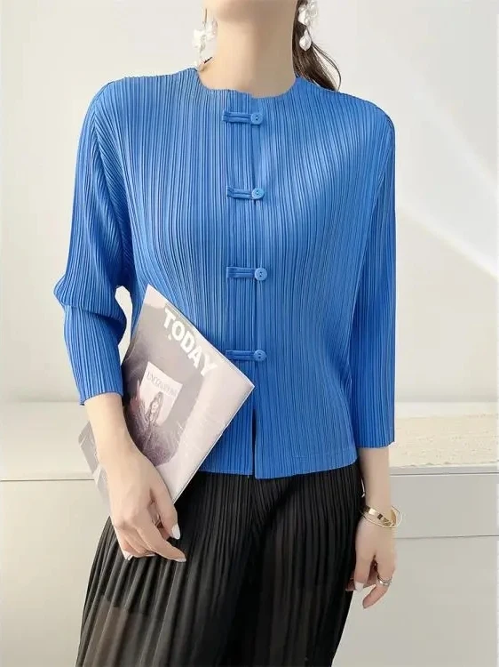 Женское повседневное комфортное пальто с отворотами, весна-осень, новинка, приталенное, винтажное, на пуговицах, из полиэфирного волокна
Женское повседневное комфортное пальто с отворотами, весна-осень, новинка, приталенное, винтажное, на пуговицах, из полиэфирного волокна