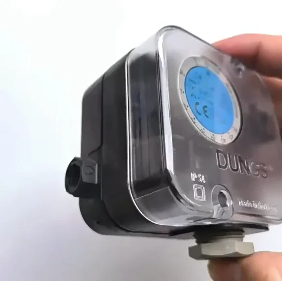 LGW3A2 air pressure switch LGW10A2 original imported DUGNS pressure switch Liya road burner accessories
LGW3A2 air pressure switch LGW10A2 original imported DUGNS pressure switch Liya road burner accessories