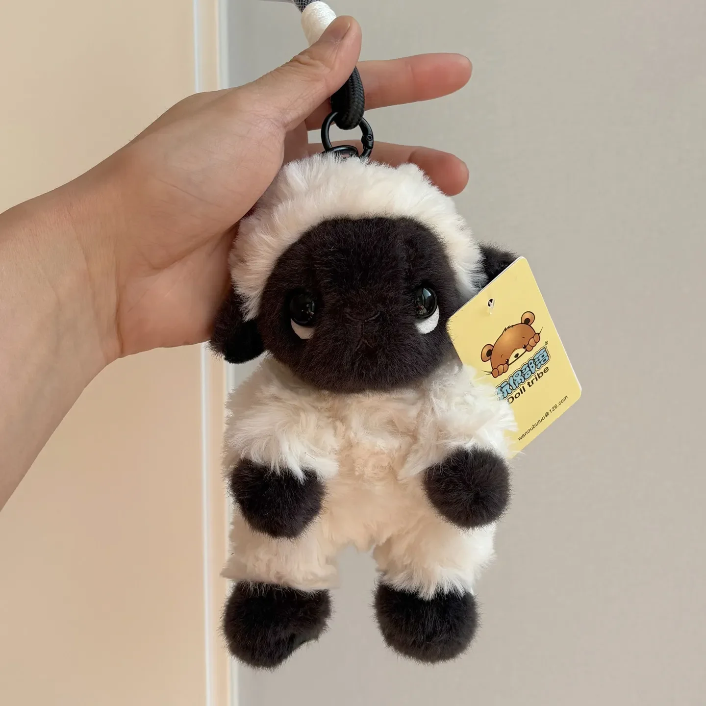 Cute Valais Blacknose Sheep Plush Keychain Soft Stuffed Animal Bag Charm Kawaii Black Face Lamb Plushie for Backpack Decor Girls
Cute Valais Blacknose Sheep Plush Keychain Soft Stuffed Animal Bag Charm Kawaii Black Face Lamb Plushie for Backpack Decor Girls