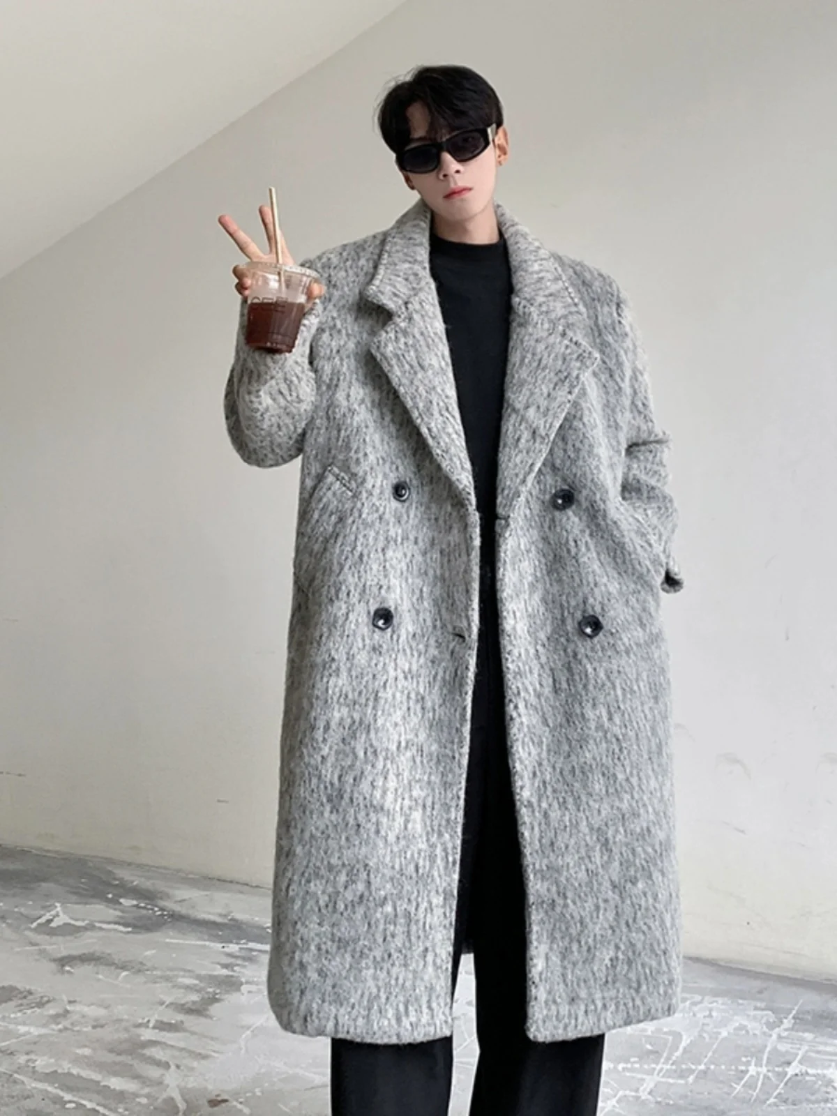 Мужское зимнее утепленное шерстяное пальто средней длины, двубортное, в стиле костюма, молодежное, модное, свободного кроя, из полиэфирного волокна
Мужское зимнее утепленное шерстяное пальто средней длины, двубортное, в стиле костюма, молодежное, модное, свободного кроя, из полиэфирного волокна