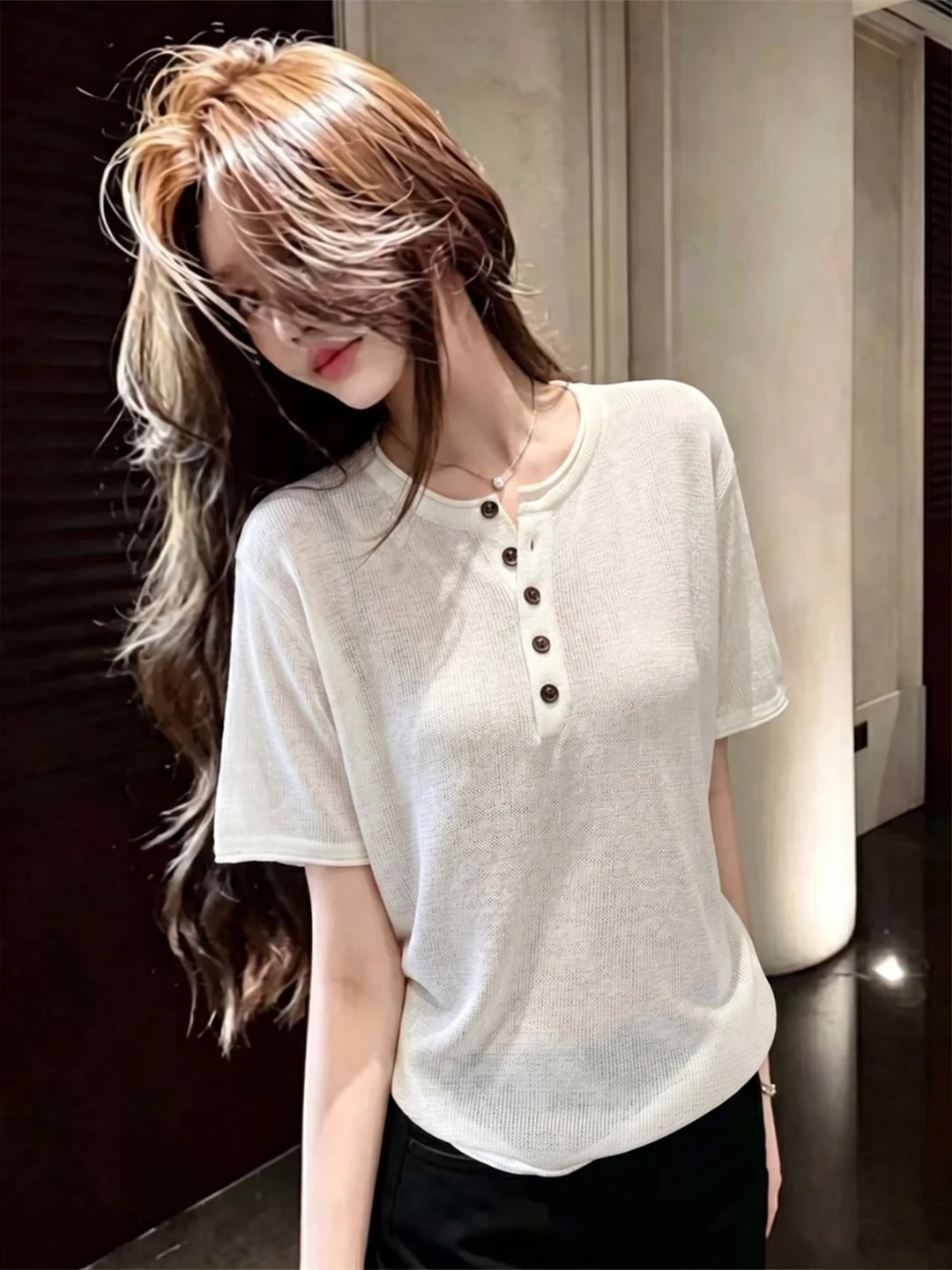 Loose Short Sleeve Knitted Ice Silk Slim Fit round Neck Half Open Women's Summer Top Fashionable Versatile Commute Style
Loose Short Sleeve Knitted Ice Silk Slim Fit round Neck Half Open Women's Summer Top Fashionable Versatile Commute Style