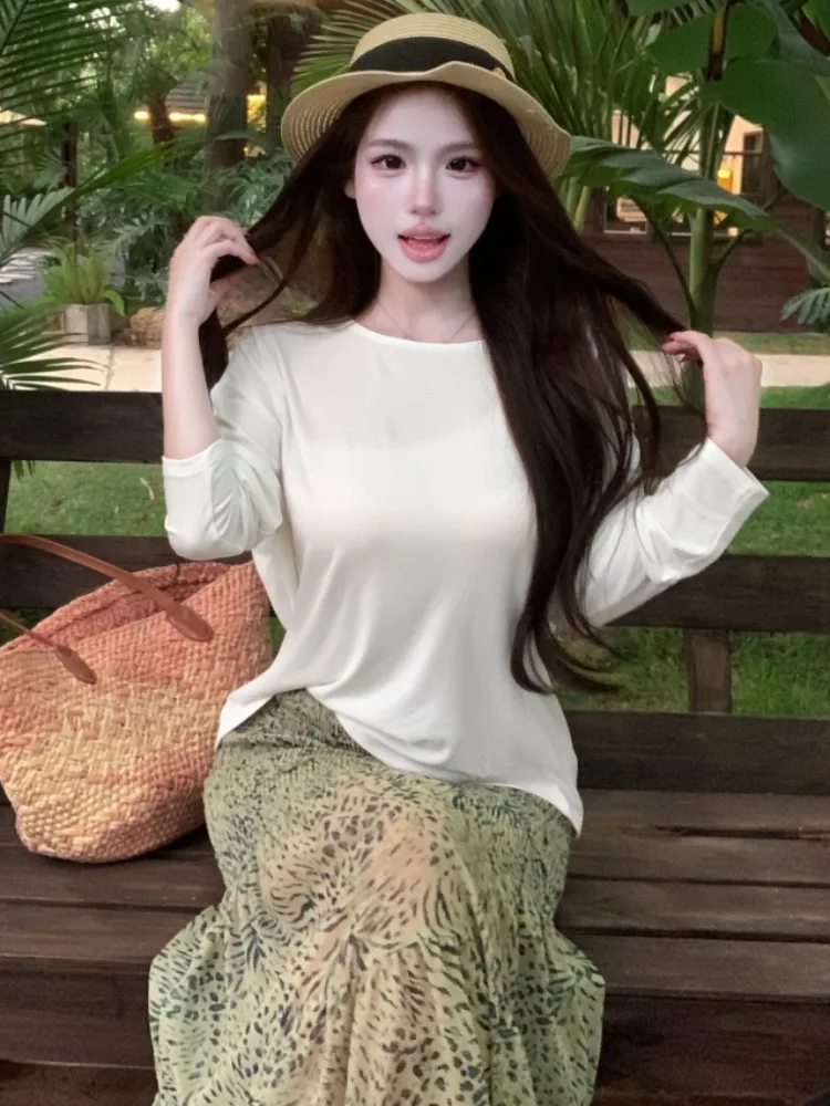 White Loose Long Sleeve UV Protection T-Shirt Women's Summer Vacation Style Leopard Print Chiffon Halflength Skirt Two Piece Set
White Loose Long Sleeve UV Protection T-Shirt Women's Summer Vacation Style Leopard Print Chiffon Halflength Skirt Two Piece Set