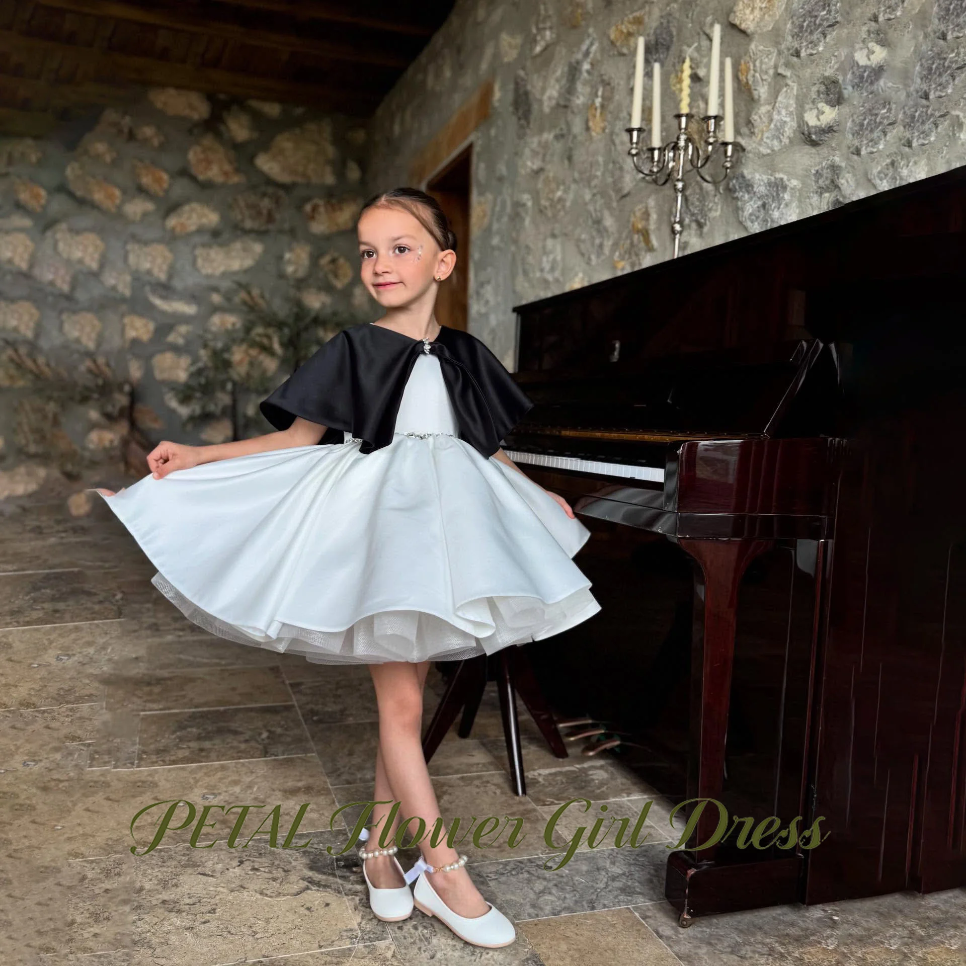 Petal White Satin Princess Girls Dress Cape Sleeve First Communion Gown Matching Black Capelet Children Birthday Wedding Dresses
Petal White Satin Princess Girls Dress Cape Sleeve First Communion Gown Matching Black Capelet Children Birthday Wedding Dresses