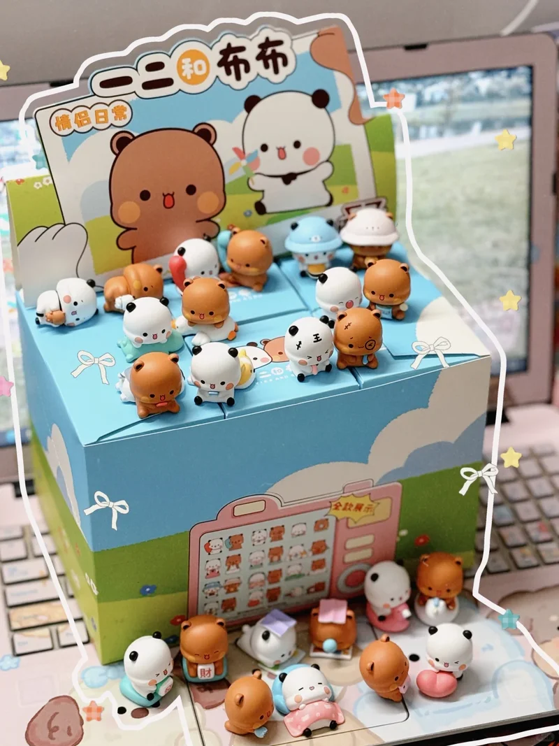 Подлинная повседневная жизнь пары Yier и Bubu серии V3, слепая коробка, игрушки, милая коллекция фигурок, украшение для рабочего стола, модный тренд, подарок
Подлинная повседневная жизнь пары Yier и Bubu серии V3, слепая коробка, игрушки, милая коллекция фигурок, украшение для рабочего стола, модный тренд, подарок