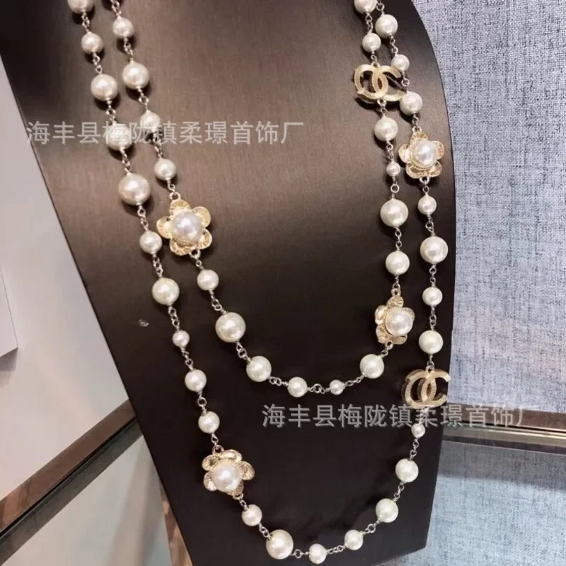 Sweater Chain Simple High-end Sense Letter Texture Flat Replacement Versatile Fashion High Version Light Luxury
Sweater Chain Simple High-end Sense Letter Texture Flat Replacement Versatile Fashion High Version Light Luxury